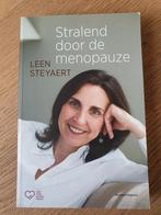 Leen Steyaert - Stralend door de menopauze, Boeken, Gezondheid, Dieet en Voeding, Ophalen of Verzenden, Zo goed als nieuw, Leen Steyaert