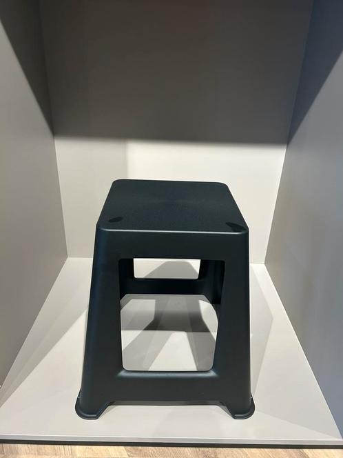 VITRA CHAP KRUK, Huis en Inrichting, Barkrukken, Nieuw, 1 kruk, Verzenden
