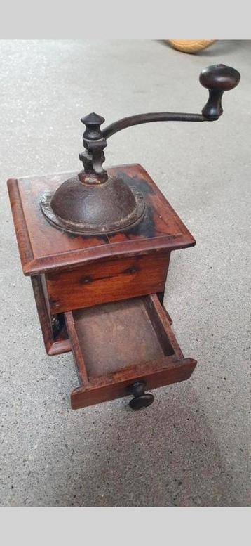 Echte antieke werkende PeDe koffiemolen €7,50 beschikbaar voor biedingen