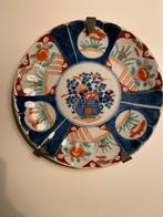 Antiek Imari Bord met Ikebana Motief. Diameter 21 cm, Antiek en Kunst, Ophalen of Verzenden