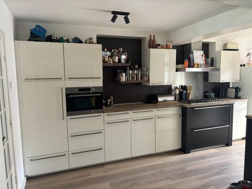 complete keuken incl. apparatuur en 2 barkrukken, Huis en Inrichting, Keuken | Complete keukens, Gebruikt, Overige typen, Wit