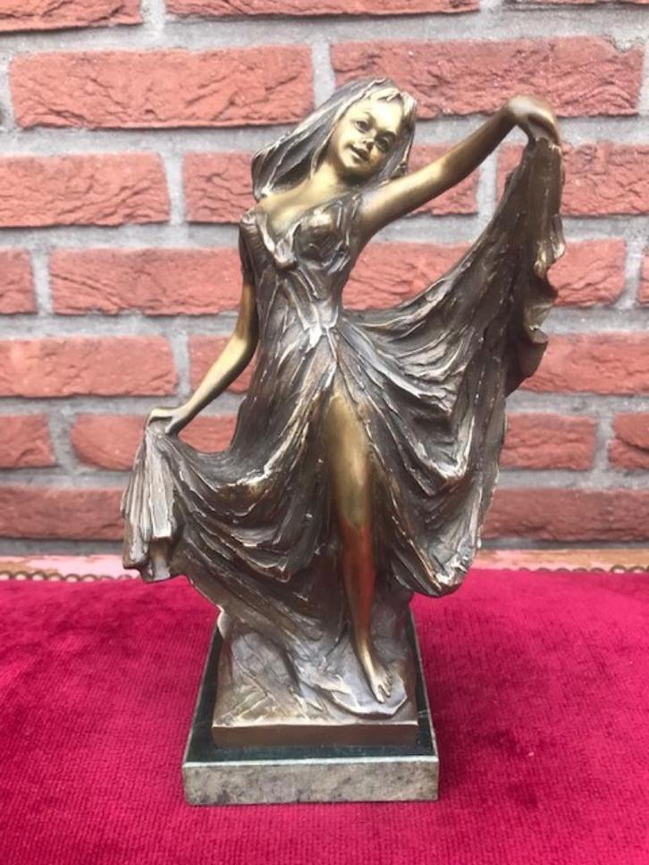 trotse jonge danseres, brons en marmer, Antiek en Kunst, Kunst | Beelden en Houtsnijwerken, Ophalen of Verzenden