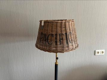 Landelijke brocante staande lamp, Riviera Maison beschikbaar voor biedingen