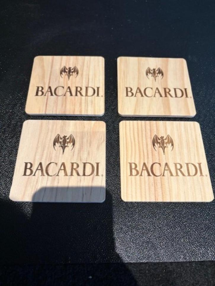 Bacardi onderzetters, Verzamelen, Glas en Borrelglaasjes, Zo goed als nieuw, Borrel- of Shotglas, Ophalen of Verzenden