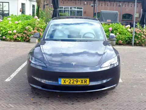 Tesla Model 3 2024  Stealth Grijs, Auto's, Tesla, Particulier, Model 3, Elektrisch, Sedan, Automaat, Origineel Nederlands, Zilver of Grijs