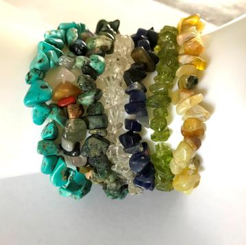 Diverse mooie edelsteen armbanden beschikbaar voor biedingen