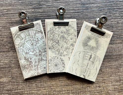 Klein klembordje met 20 velletjes papier: heelal, Hobby en Vrije tijd, Scrapbooking, Overige merken, Ophalen of Verzenden