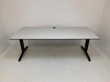 5 stuks volkern bureau's, gebruikt, va €125 ex p/st beschikbaar voor biedingen