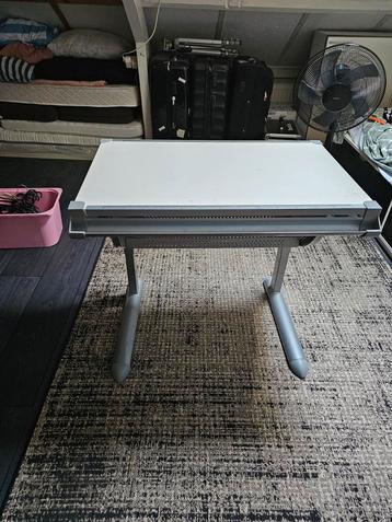 Verstelbare Tekentafel / Bureau beschikbaar voor biedingen
