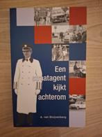 Een Straatagent Kijkt Achterom - A. van Stuijvenberg, Ophalen of Verzenden