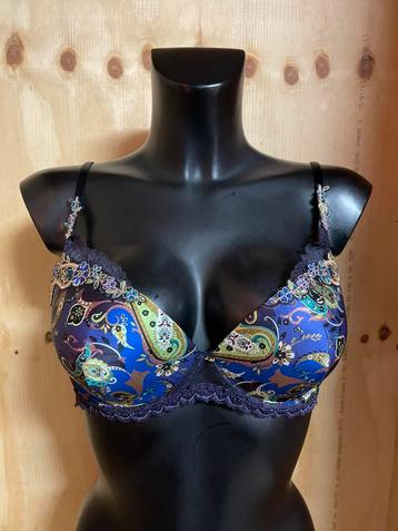Lise charmel bh 75d en 80d model dentelle cashmer beschikbaar voor biedingen