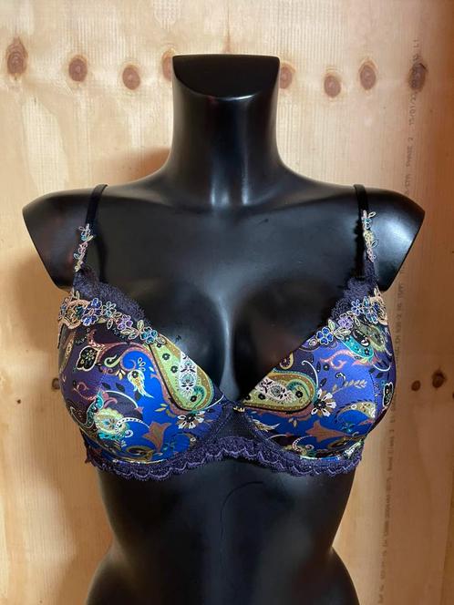 Lise charmel bh 75d en 80d model dentelle cashmer, Kleding | Dames, Ondergoed en Lingerie, BH, Blauw, Verzenden