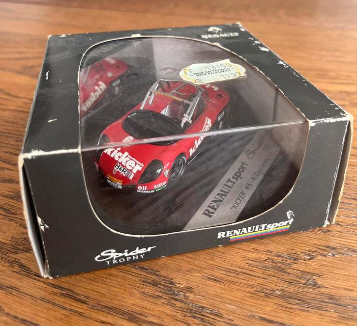 Renault Sport Spider Trophy #6 “Kicker” R. Druckenmüller, Hobby en Vrije tijd, Modelauto's | 1:43, Zo goed als nieuw, Auto, Overige merken