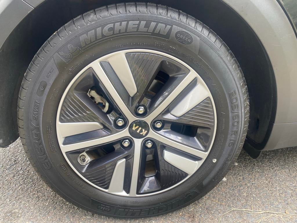 Kia Velgen met Zomerbanden 205/60R16, Auto-onderdelen, Banden en Velgen, Ophalen, Gebruikt, 16 inch, Banden en Velgen