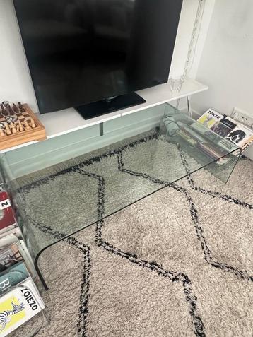 Glazen salontafel  beschikbaar voor biedingen