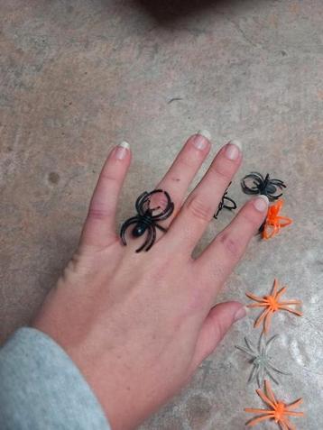 Spinnen ringen - Halloween  beschikbaar voor biedingen