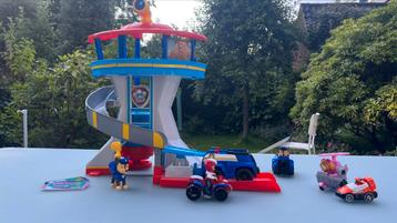 Paw patrol uitkijktoren met extra voertuigen en karakter beschikbaar voor biedingen