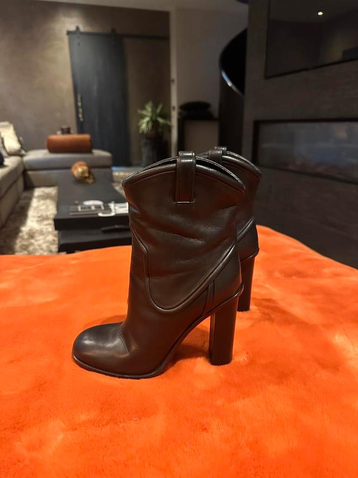Prachtige Gucci laarsjes, Kleding | Dames, Schoenen, Zo goed als nieuw, Zwart, Ophalen of Verzenden