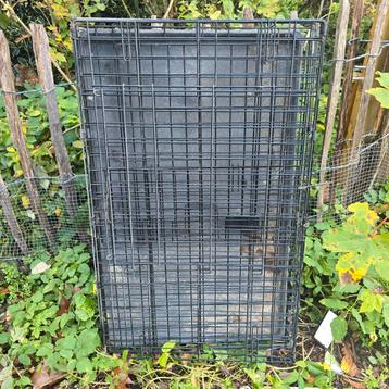 Grote hondenbench 90x56x64 beschikbaar voor biedingen