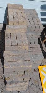 Gratis stenen geel en grijs, Tuin en Terras, Ophalen, Gebruikt, Beton, Klinkers