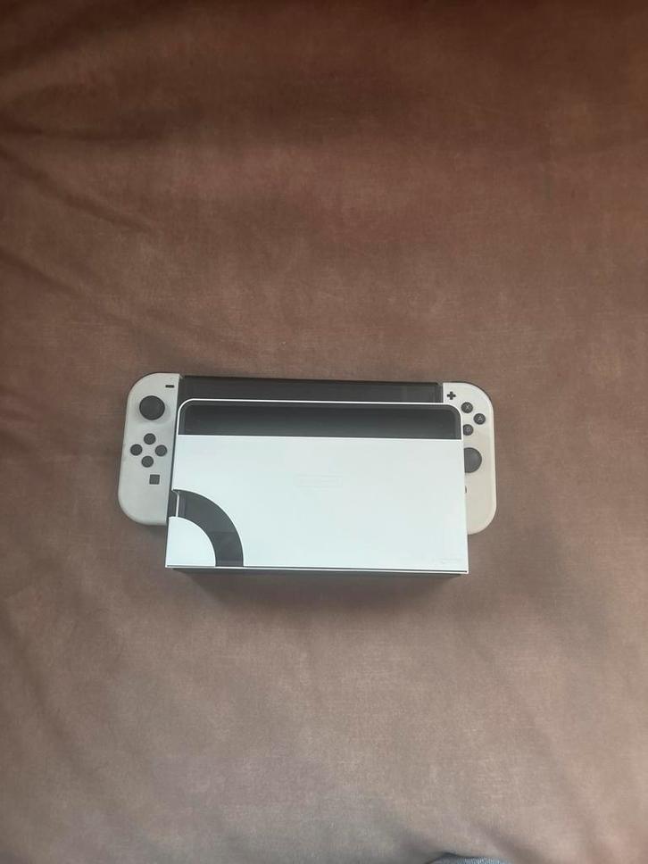 Nintendo Switch (OLED model) - Wit, Spelcomputers en Games, Games | Nintendo Switch, Zo goed als nieuw, Overige genres, 1 speler