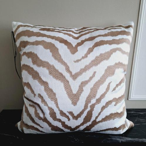 🦓Groot nieuw dik Zebra kussen Colmore brons | chique, Huis en Inrichting, Woonaccessoires | Kussens, Nieuw, Ophalen of Verzenden