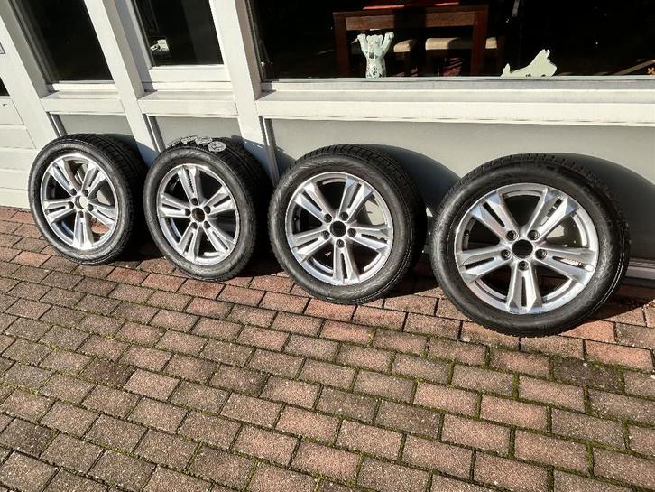 Bijna Nieuwe Nokian WRA4 Winterbanden+Originele Honda Velgen, Auto-onderdelen, Banden en Velgen, Velg(en), Winterbanden, 16 inch