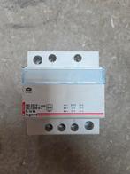 Legrand trafo Sec:12V of 24v Ac. vermogen 16VA, Hobby en Vrije tijd, Elektronica-componenten, Ophalen of Verzenden, Zo goed als nieuw