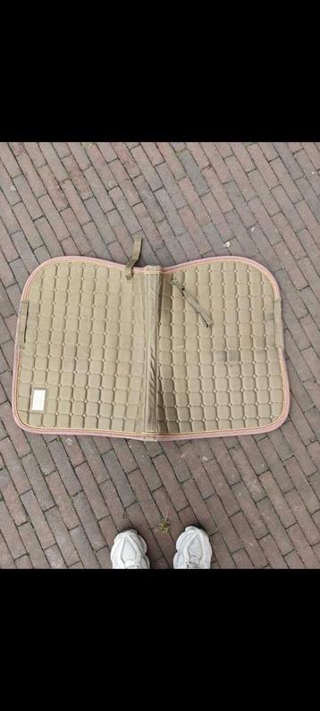 Stapel dekjes & bontje (en nog veel meer)  beschikbaar voor biedingen