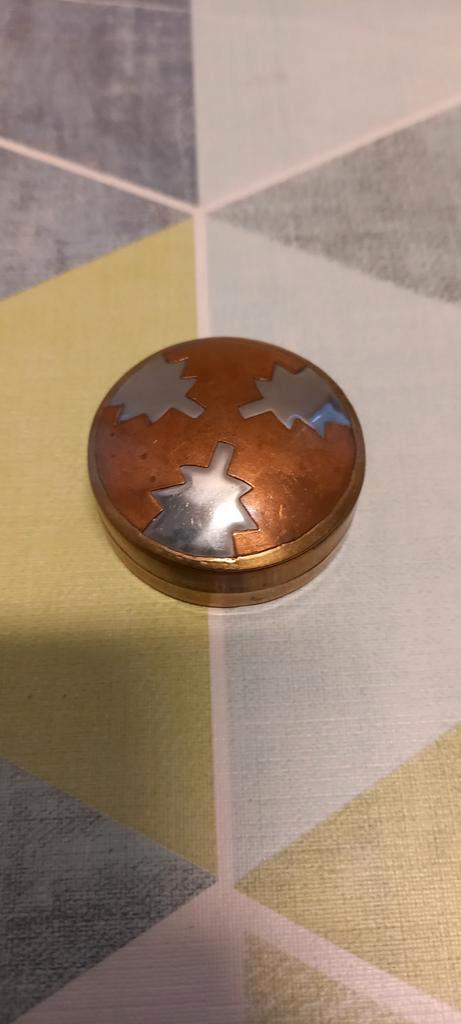 Vintage Pillendoosje / Sieradendoosje metaal, Antiek en Kunst, Antiek | Woonaccessoires, Ophalen of Verzenden