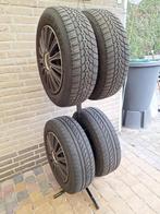 Winterbanden op velg met wieldoppen en bandenrek, Ophalen, Gebruikt, 15 inch, Winterbanden