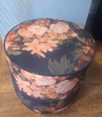Poef bloemenprint beschikbaar voor biedingen