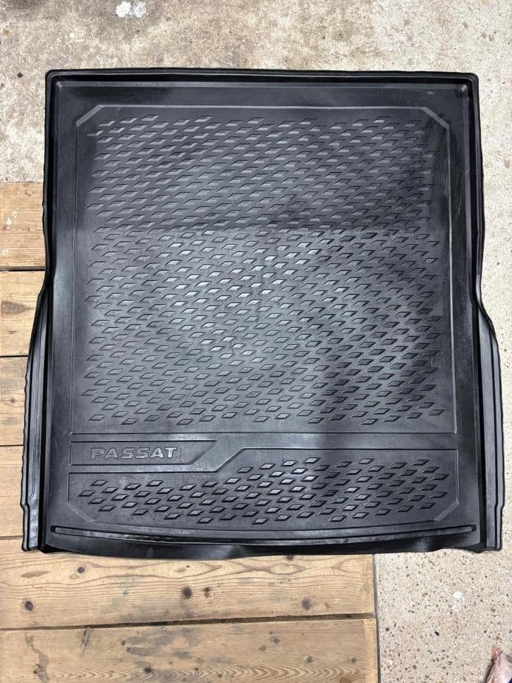 VW Passat kunststof kofferbak mat, Auto diversen, Kofferbakmatten, Gebruikt, Ophalen of Verzenden