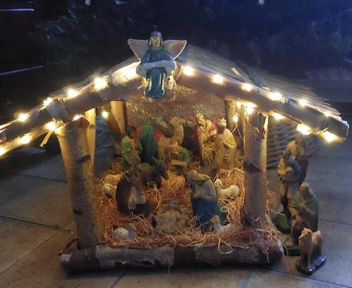 Prachtige oude grote kerststal met grote kerstgroep 20 delig, Diversen, Kerst, Ophalen