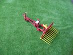 'Buck Rake' grasvork met fronthef van Britains nummer 9543, Ophalen of Verzenden, Zo goed als nieuw, Tractor of Landbouw, Britains