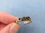 Ring van zilver en zilverdraad - 17e -18e eeuw - bodemvondst, Ophalen of Verzenden, Zilver, Ring