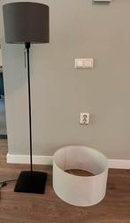 Mooie staande lamp met 2 kappen, Huis en Inrichting, Lampen | Vloerlampen, Ophalen, Modern/landelijk., Zo goed als nieuw, Metaal