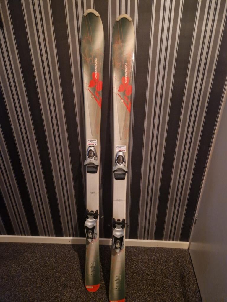 Goed onderhouden ski's - 150 cm, en zgan.skischoenen erbij,m, Sport en Fitness, Skiën en Langlaufen, Ophalen of Verzenden