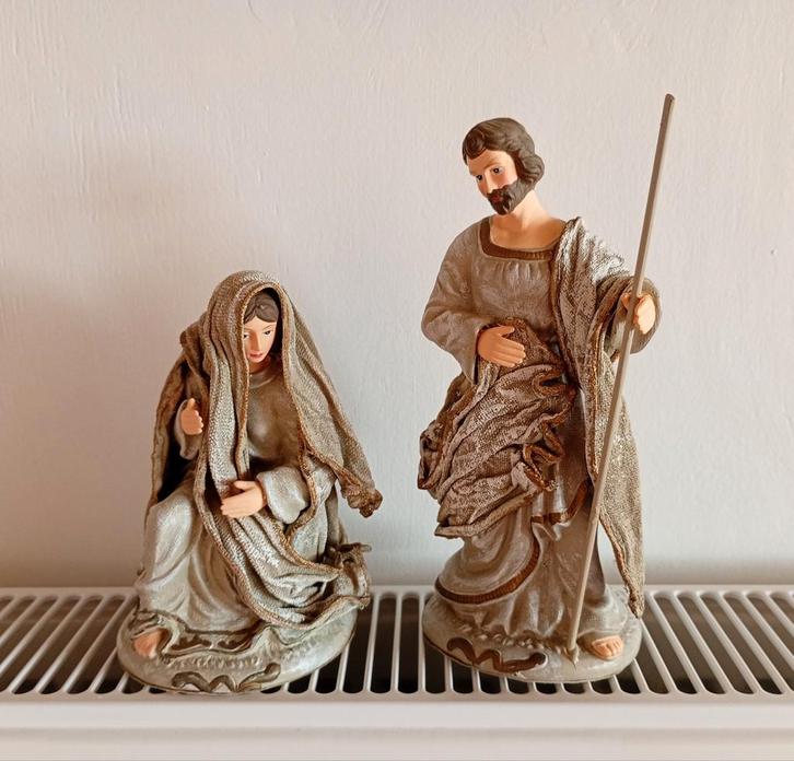 Kerststal Figuren - Jozef en Maria, Tuin en Terras, Tuinbeelden, Zo goed als nieuw, Mensenbeeld, Kunststof, Ophalen of Verzenden