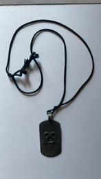 Ketting met hanger van gothic metal band ‘HIM’, Ophalen of Verzenden, Zo goed als nieuw, Zilver, Overige materialen