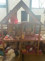 BARBIEHUIS EN VEEL 112 h x 90 b x 40 d ophalen, Ophalen of Verzenden, Gebruikt, Poppenhuis