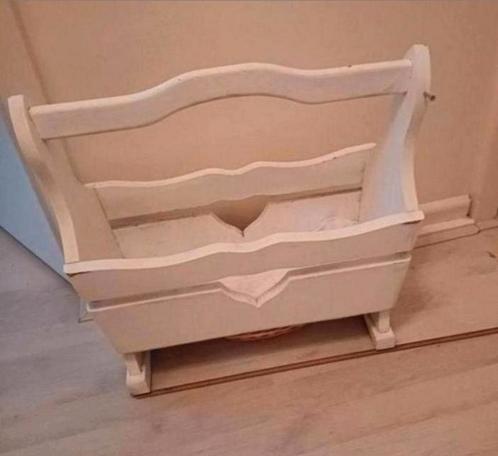 witte degelijke zware lectuurbak krantenbak van hout houten, Huis en Inrichting, Woonaccessoires | Krantenbakken en Lectuurbakken