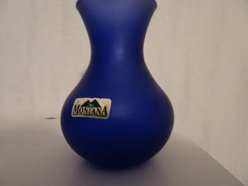 klein  blauw vaasje beschikbaar voor biedingen