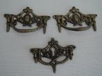 Twee ouderwetse koperen handvatten en een sleutelplaat, Antiek en Kunst, Ophalen of Verzenden