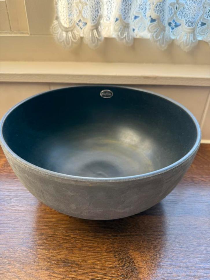 Keramische schaal grijs van Delfos Zoeterwoude 25,5 cm., Huis en Inrichting, Woonaccessoires | Schalen en Manden, Zo goed als nieuw