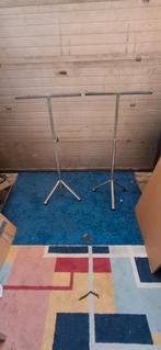 2 metalen winkelrekken 3 poot met rubberendop, Gebruikt, -, -, Ophalen of Verzenden