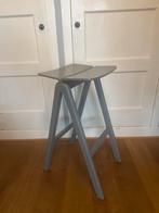 Hay kruk grijs, Ophalen, Zo goed als nieuw, Hout, Eén