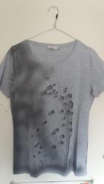 Een grijs T-Shirt met korte mouw en een bloem motief., Kleding | Dames, T-shirts, Grijs, Maat 38/40 (M), Ophalen of Verzenden