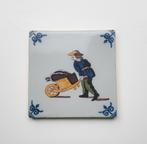 Oude tegel in kleur Tichelaar Makkum - man met kruiwagen, Antiek en Kunst, Ophalen of Verzenden