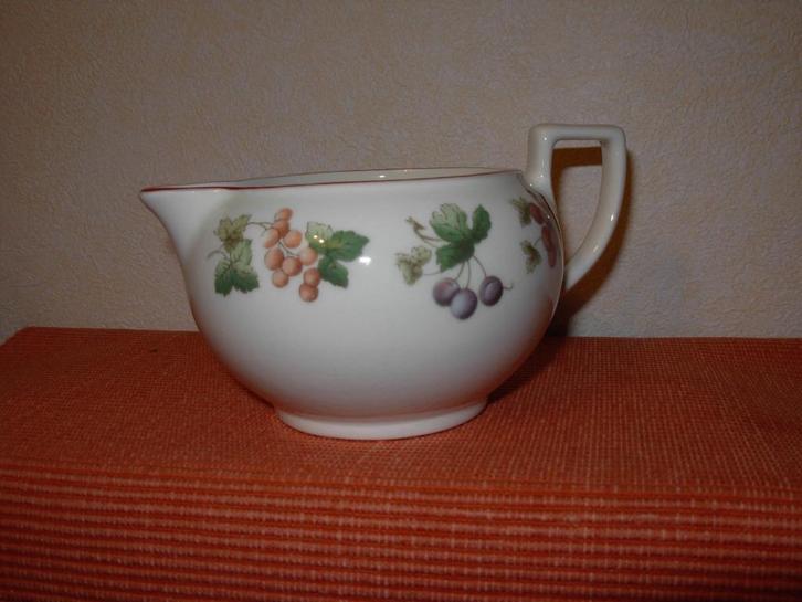 Wedgwood melkkannetje/sauskannetje    PROVENCE   Nog nieuw !, Huis en Inrichting, Keuken | Servies, Nieuw, Overige typen, Wedgwood